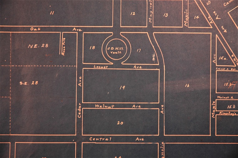 Cemetery plat showing the area around Oak and Cedar Aves